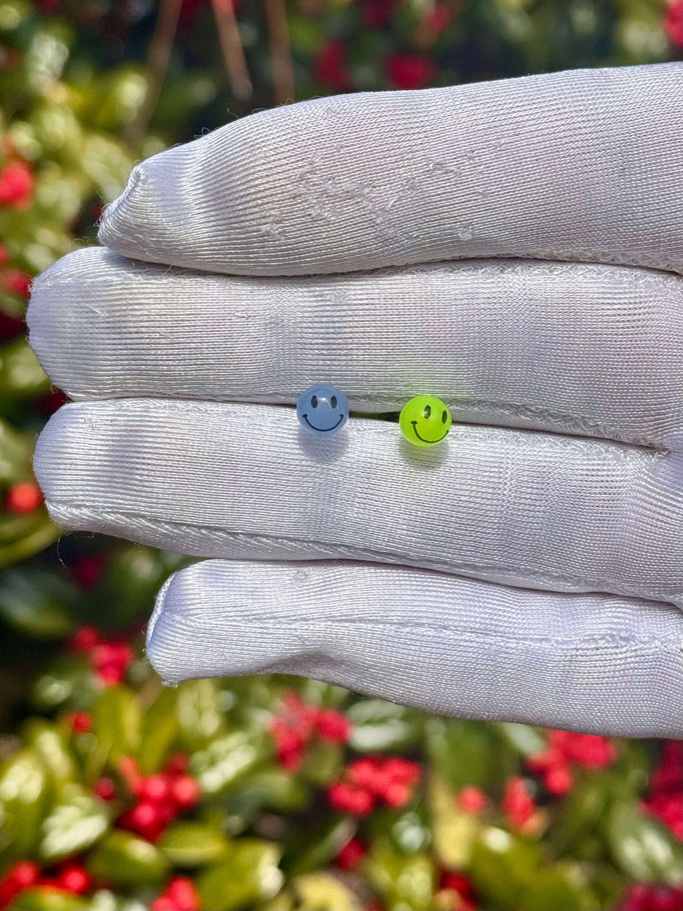 Smile glow in the dark tongue ring