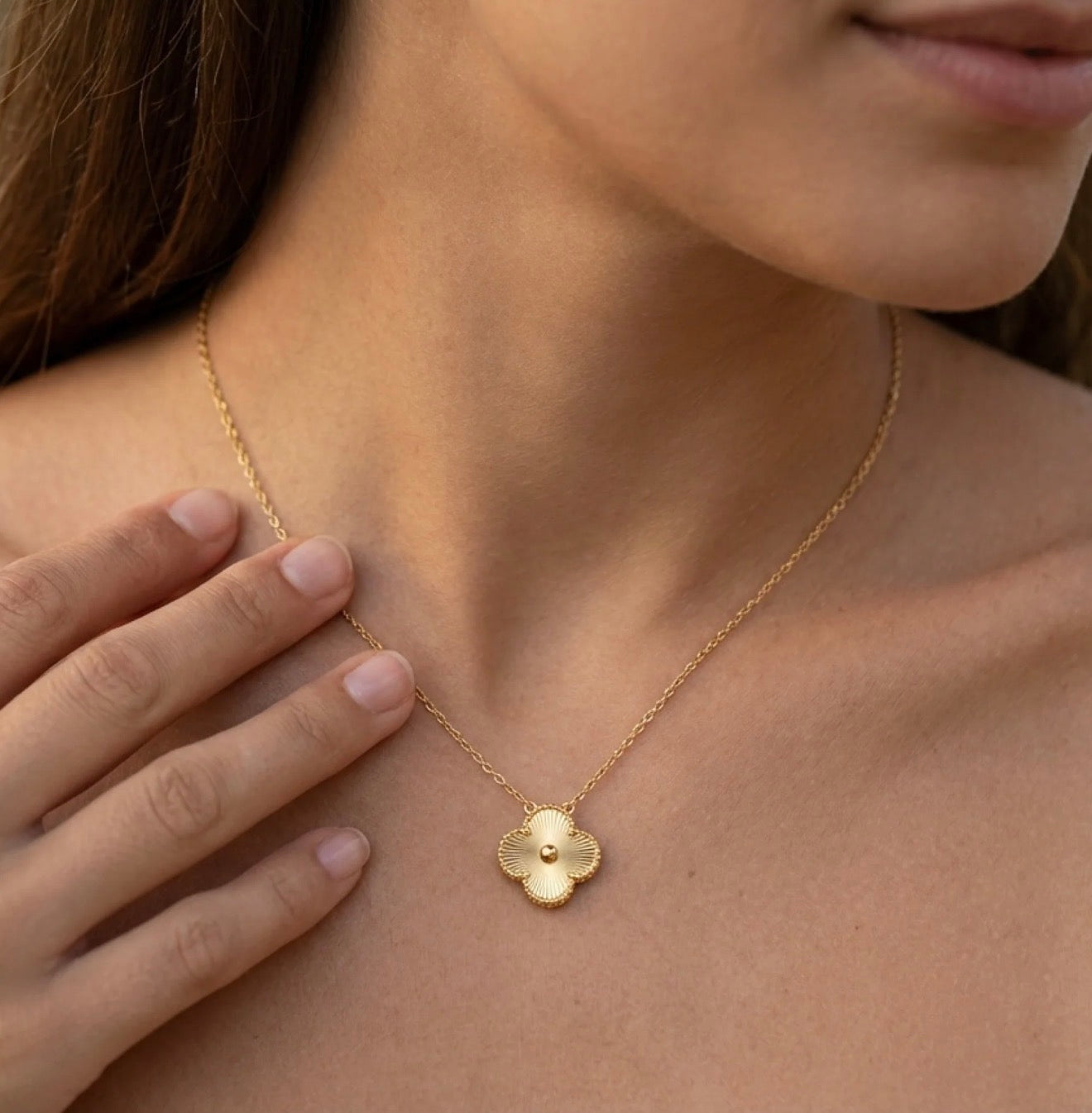 Clover gold necklace